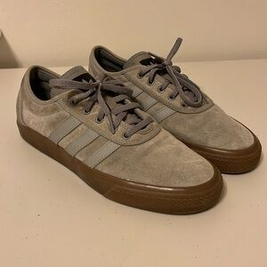 Men’s 9.5 Adidas shoes